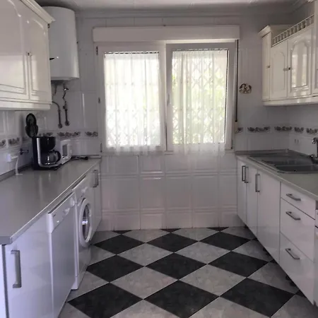 с бассейном, 100м от моря, зона Bbq Villa Torrevieja